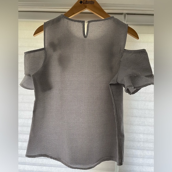 Women’s Spring off shoulder top - Picture 4 of 5